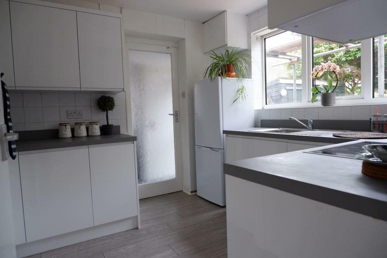 Idyllic 3-Bed House. 5-Min From Channel Tunnel Villa Folkestone Exterior photo